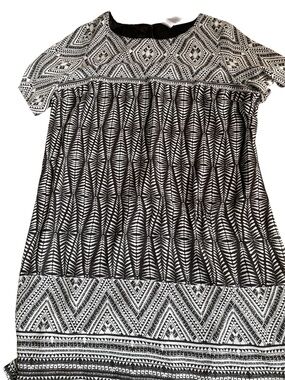 Black & White Geometric Short Sleeve Tunic Top